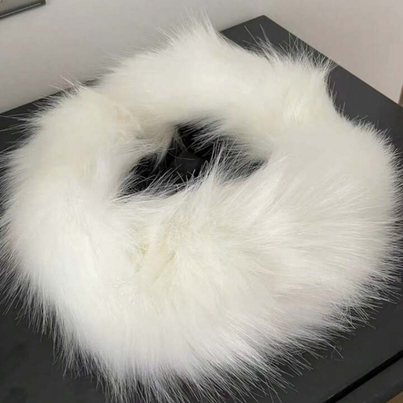 ‼️NEW IN‼️White Faux Fur "Russian" Hat - Picture 2 of 2